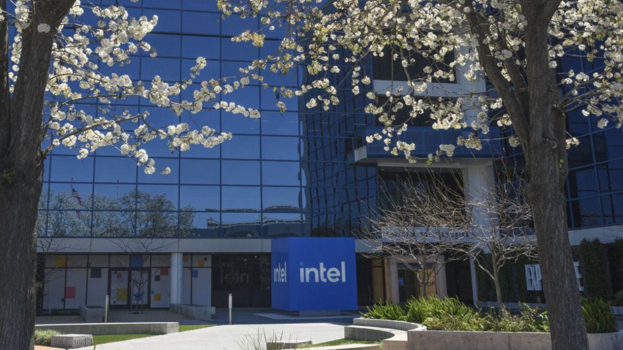 Impacto bursátil y competencia en semiconductores