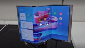 móvil plegable triple de Samsung