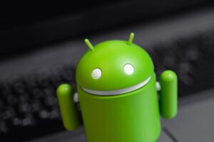 Bruselas exige a Google abrir Android a la competencia en IA