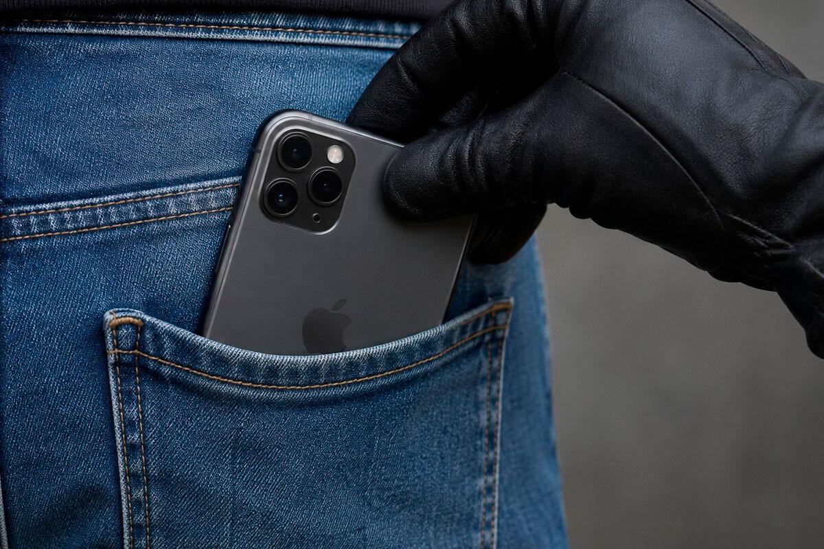 Usuario iPhone seguro Usuario protegido ante posibles hurtos de móvil
