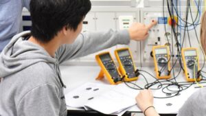 Impacto de la inteligencia artificial en el mercado laboral y la sociedad