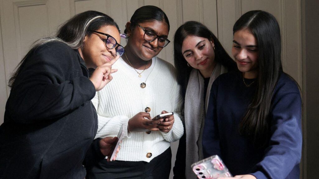 Prohibición de las redes sociales para menores de 16 años en Reino Unido
