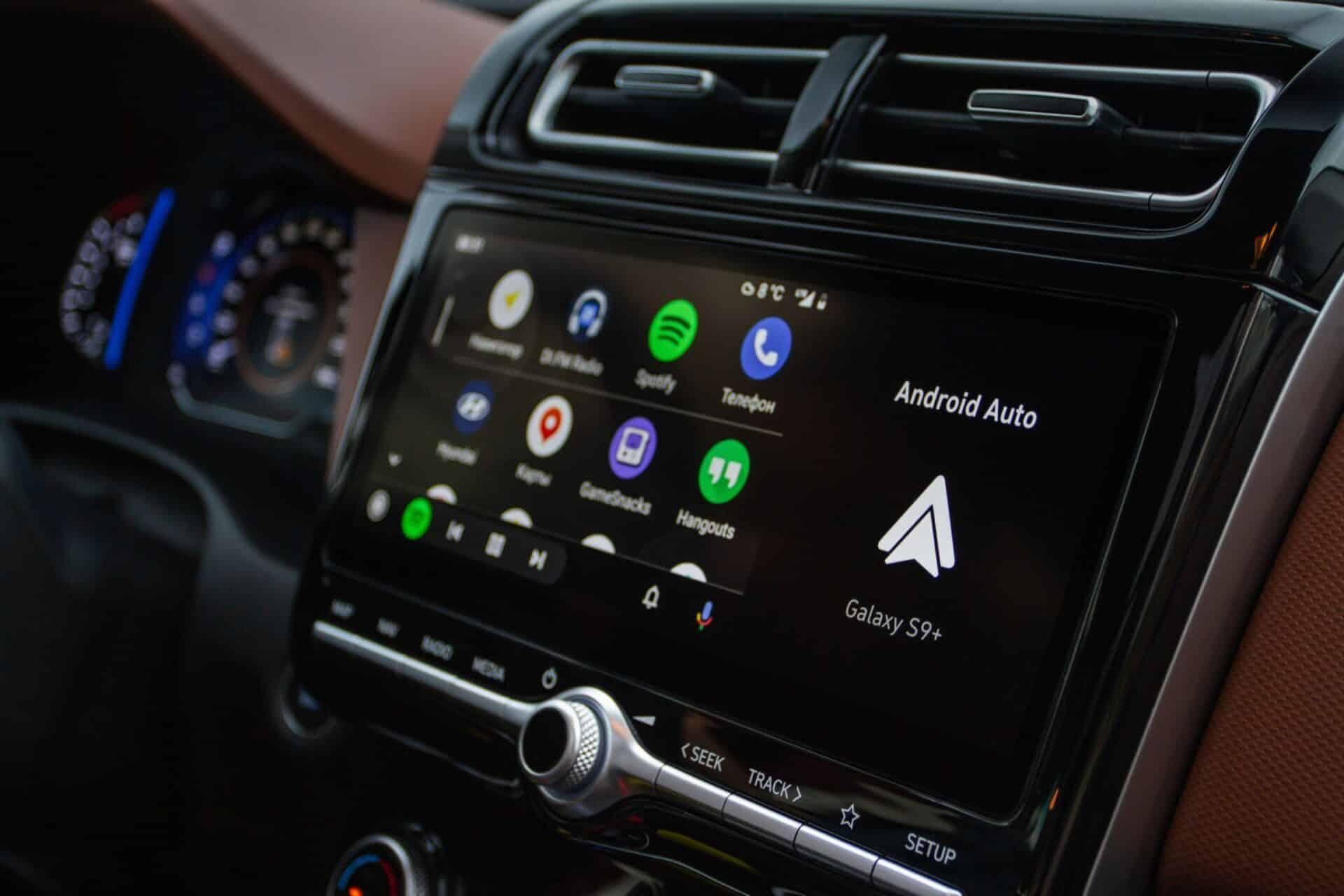 Android Auto muestra el velocímetro en la interfaz de navegación Android Auto velocímetro en la pantalla del coche