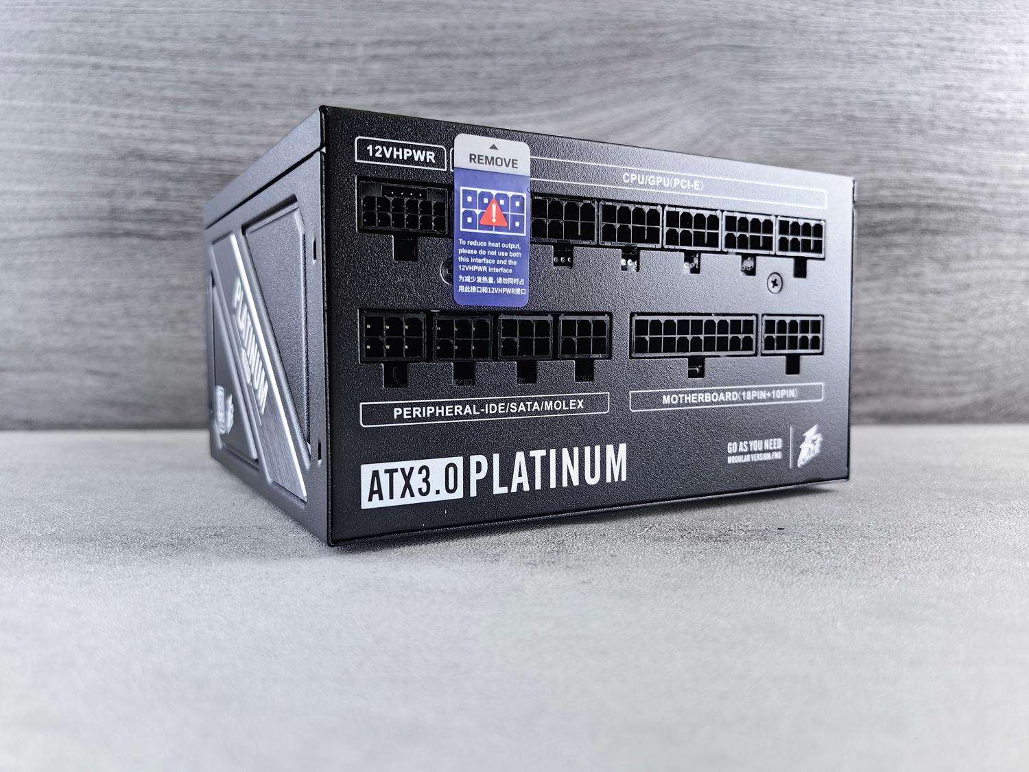 Fuente de alimentación profesional ATX 3.0 Platinum totalmente modular con conector 12VHPWR para GPUs modernas. Fuente de alimentación profesional ATX 3.0 Platinum totalmente modular con conector 12VHPWR para GPUs modernas.