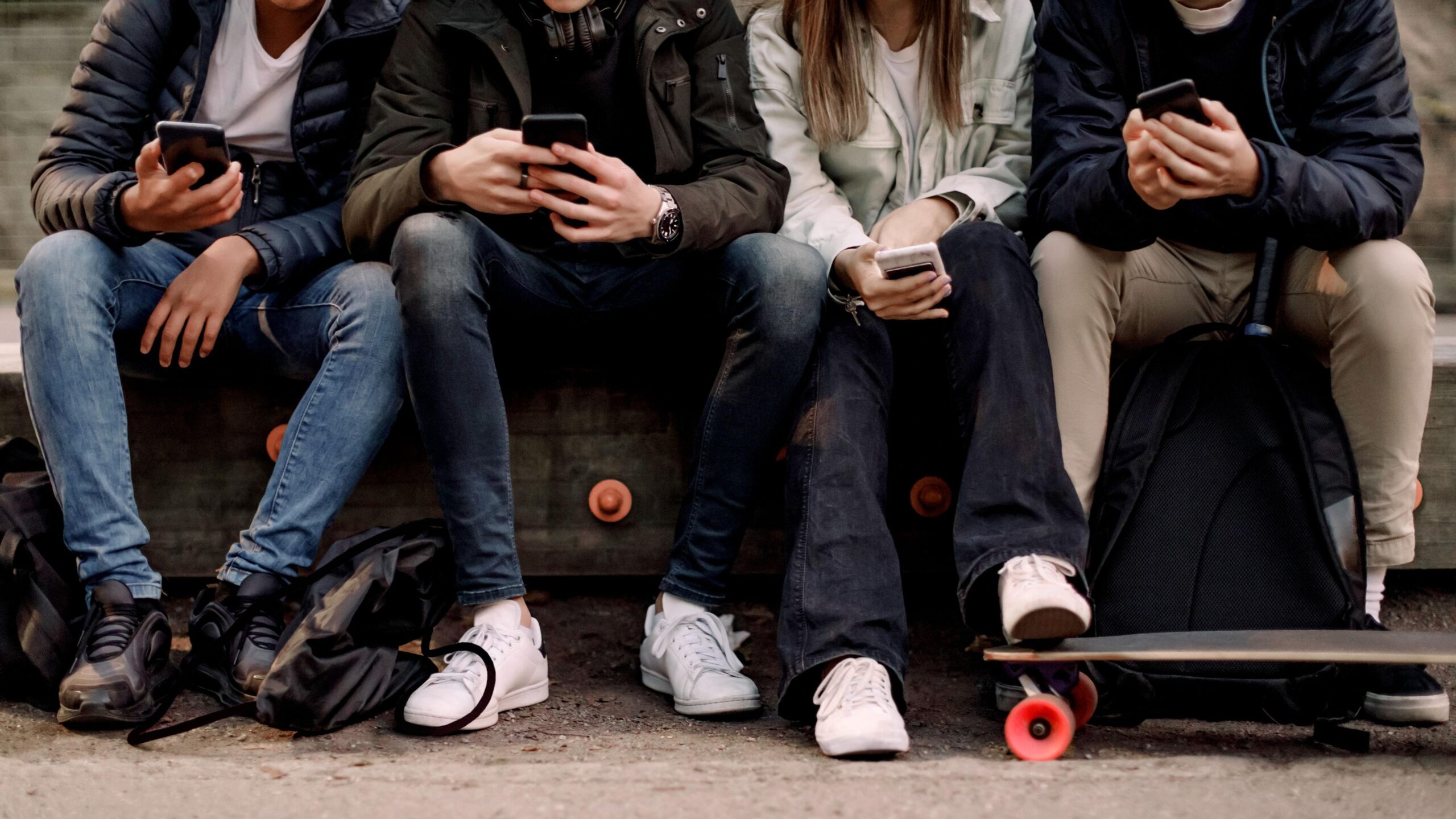 Prohibición de redes sociales para menores de 13 años Prohibición de redes sociales para menores de 13 años