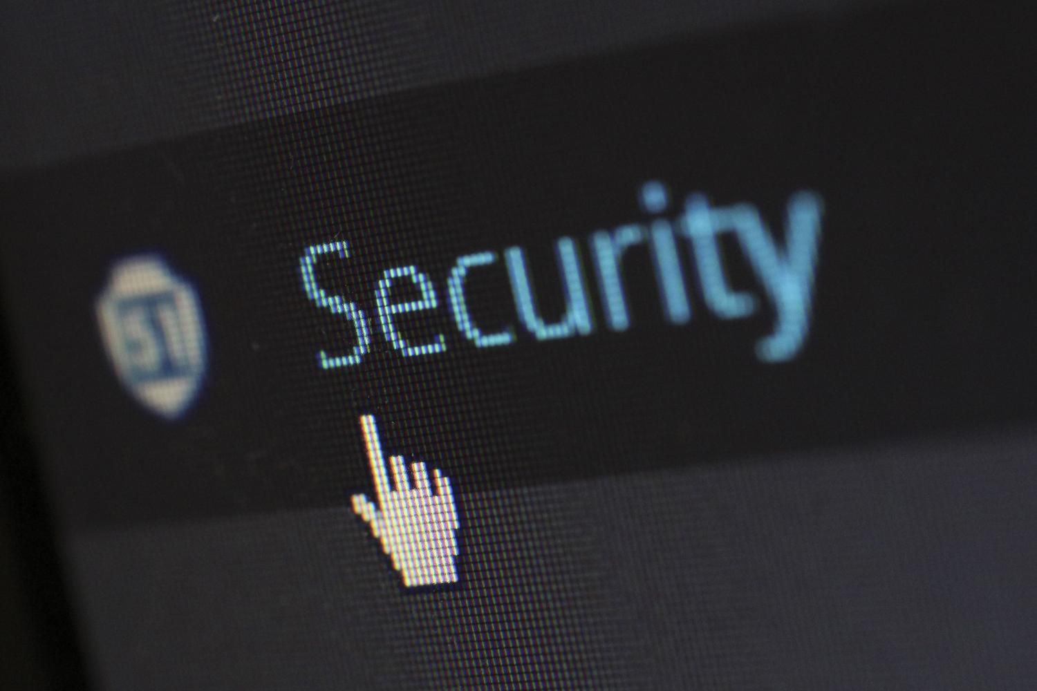 Primer plano de una pantalla con software de antivirus y seguridad, ideal para ilustrar la detección y eliminación de malware. Primer plano de una pantalla con software de antivirus y seguridad, ideal para ilustrar la detección y eliminación de malware.
