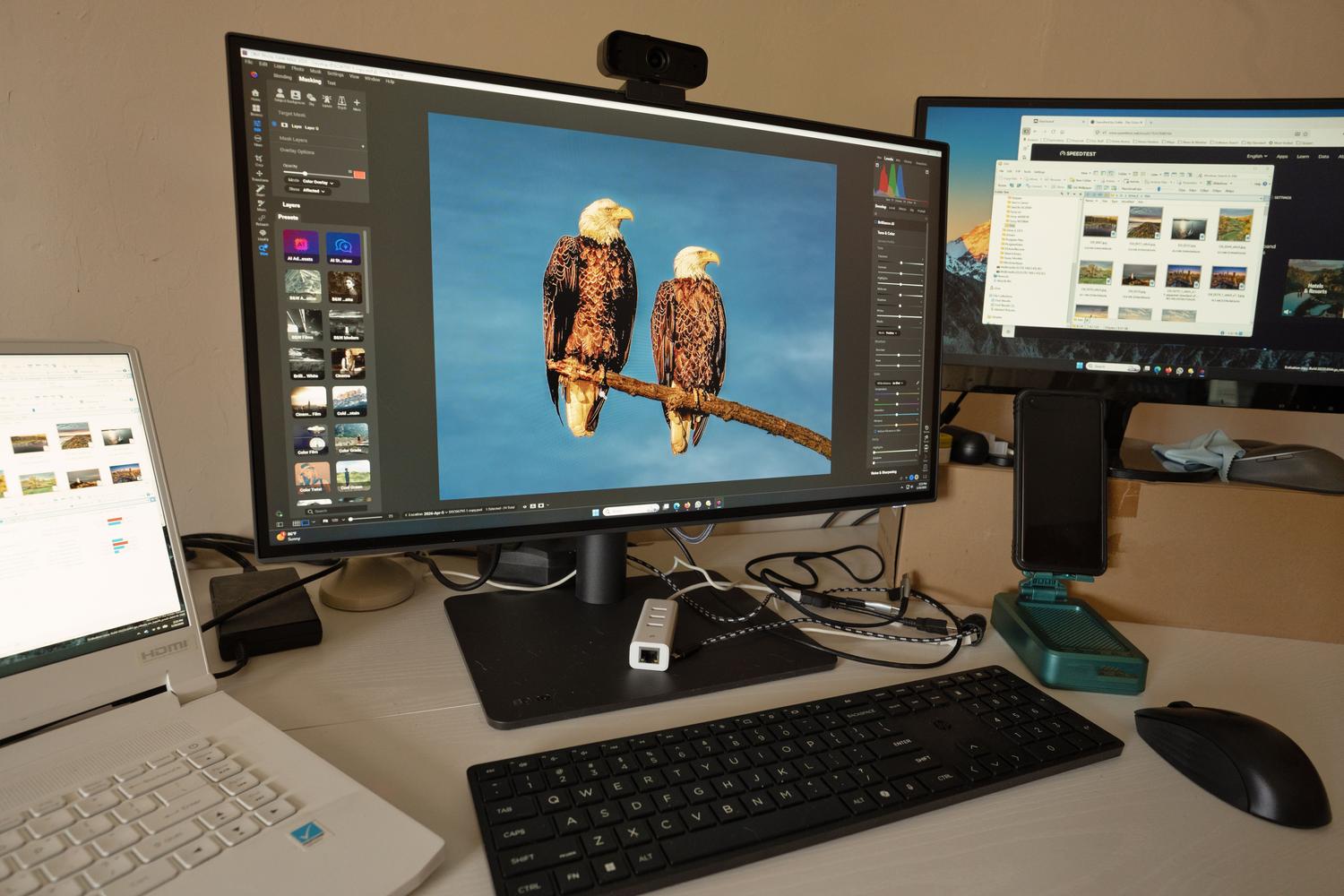 Monitor profesional mostrando software de edición fotográfica, ejemplificando la nitidez y el detalle de la resolución FullHD. Monitor profesional mostrando software de edición fotográfica, ejemplificando la nitidez y el detalle de la resolución FullHD.