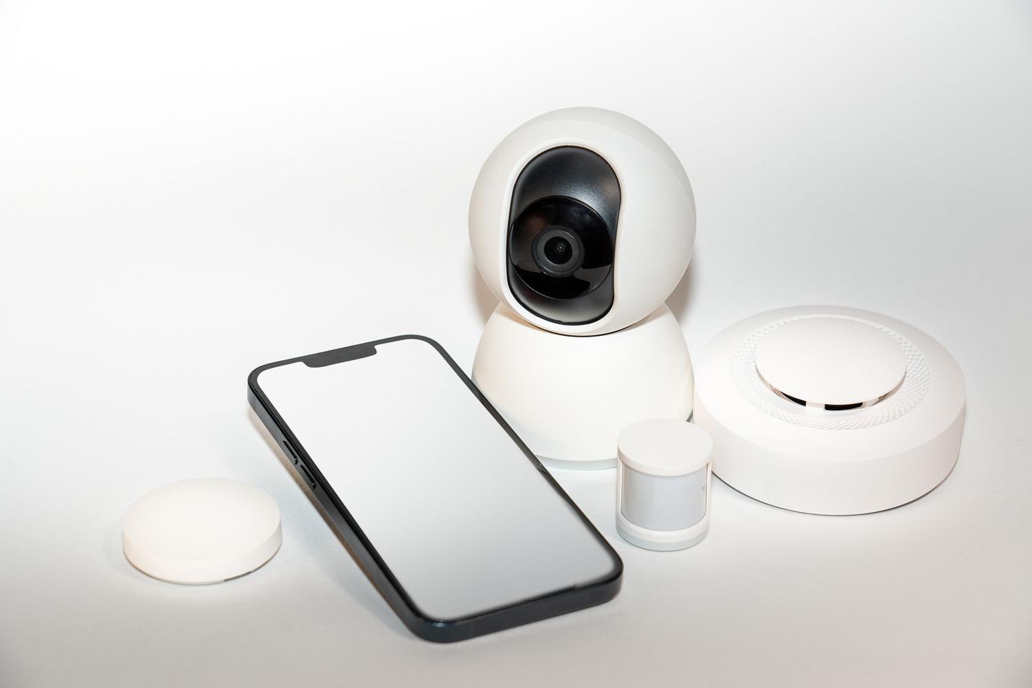 Control de sistema de vigilancia inteligente desde un smartphone para gestión sin suscripciones Control de sistema de vigilancia inteligente desde un smartphone para gestión sin suscripciones